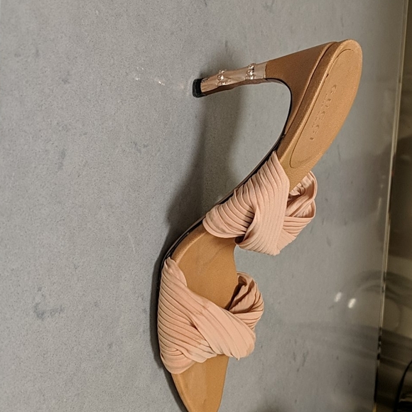 Shoes - Picture 4 of 4